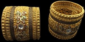 Traditional Gold Kundan Bangles Set
