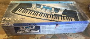 Yamaha psr-550 Portatone Electric Keyboard