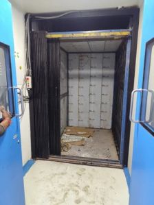 Mild Steel Single Mast Goods Lift