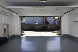 Plain Automatic Mild Steel Garage Door Antique