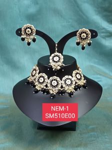 Modern Gold Plated Ladies Necklace Set Fashionable