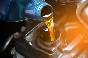 Petroleum-based Automotive Engine Oils, Color : Amber