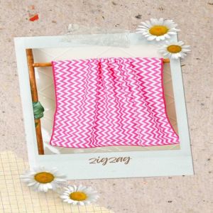 Vibrant Pink Zigzag Pattern Bath Towel