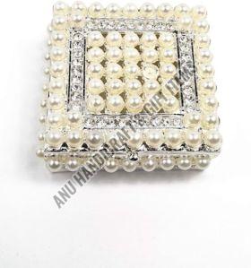 Metal Pearl Jewllery Box, Color : White for Jewellery Storage