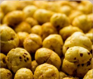 Roasted Phool Makhana, Taste : Spicy, Packaging Size : 5-50kg