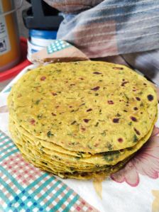 Gujrati Dry Methi Thepla