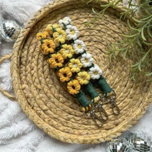 Praveena Crafts Macrame Key Chain Holder