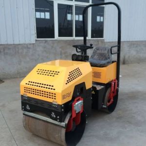 1000kg Ride On Ground Pitch Roller