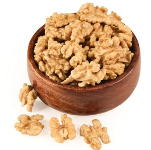Whole Indian Walnut Kernel, Color : Brown for Baking, Snacking