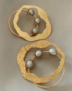 Polished Pearl Horizon Brass Earring, Color : Golden