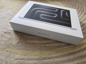 Core I7 Apple Laptops, Color : Silver, Screen Size : 14 Inches for IOS