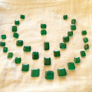 Polished Gemstone Panna Stone, Color : Green