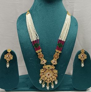 Traditional Indian Pearl Jewelry Set