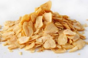 dehydrated garlic flakes