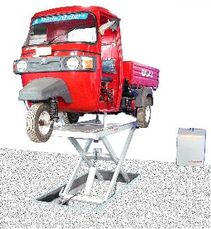 3 Wheeler Service Lift