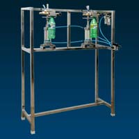 Pneumatic Petbottle Filling Machine