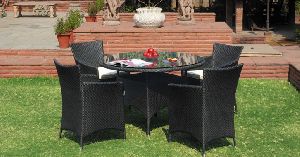 TYRONE OUTDOOR DINING SET
