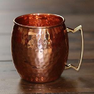 COPPER HAMMERED  MUG WITH BRASS HANDLE.