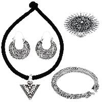 Foliate Motif Scalloped Silver Set