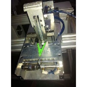 CLIP ASSEMBLY MAKING MACHINE