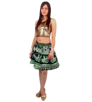 Green elaphant printed short skirt