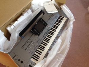 Yamaha Tyros 4/ 5 Keyboard synthesizer