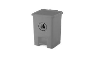 Garbage Bin with Pedal