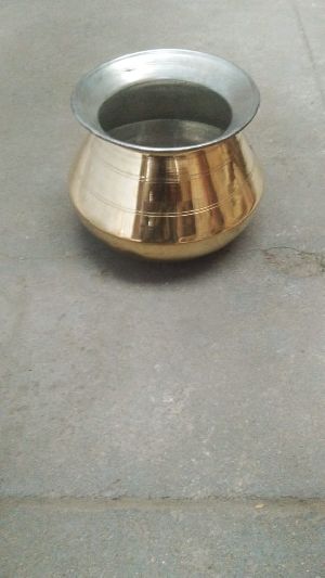 Brass pot 1