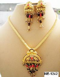 NE-1242 Nikel Gold Plating copper base earrings necklace set