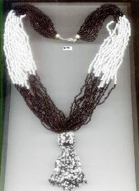 NE-729 black white glass beads Work necklace