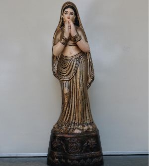 Decorative lady welcome statue