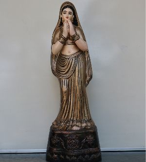 indian lady welcome statue