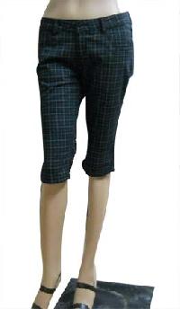 Ladies Denim Capri, Feature : Comfortable, Pattern : Plain at Rs 150 / Piece  in Agra