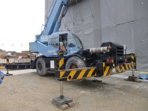 Durable Rough Terrain Cranes