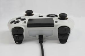 Ergonomic Shape Wired Controller Used With Ps4