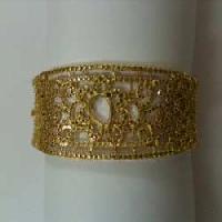 Diamond Studded Gold Bracelet 004
