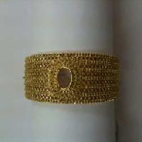 Diamond Studded Gold Bracelet 005