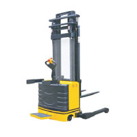 Electric Stacker With Wide Leg