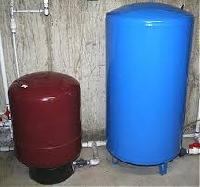 Water pressure tank