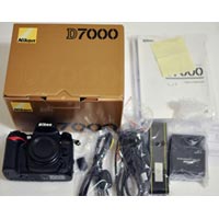 Nikon D7000 Digital SLR Camera Body with 18-200mm VR II Zoom Lens + 16GB Card + Filter + Case + Kit