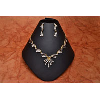 Ad Loon Necklace Set