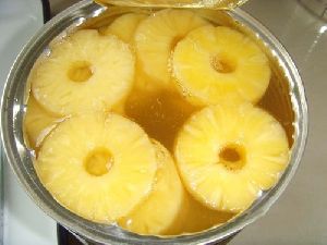 Canned pineapple in syrup