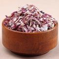 Red dehydrated onion flake