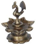 Metal brass Decorative Bird oil lamp with antique finish